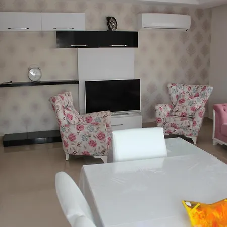 Holiday In Centerplatinum 38 شقة ماهموتلار